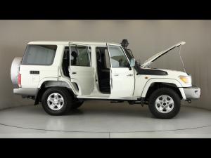 Toyota Land Cruiser 76 4.5D-4D V8 station wagon LX - Image 15