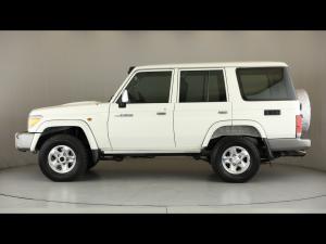 Toyota Land Cruiser 76 4.5D-4D V8 station wagon LX - Image 17