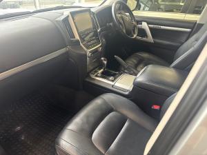 Toyota Land Cruiser 200 4.5D-4D V8 VX-R - Image 7