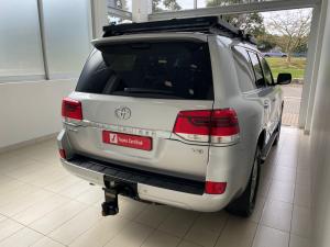 Toyota Land Cruiser 200 4.5D-4D V8 VX-R - Image 2