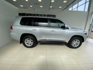 Toyota Land Cruiser 200 4.5D-4D V8 VX-R - Image 3