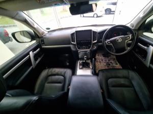 Toyota Land Cruiser 200 4.5D-4D V8 VX-R - Image 6