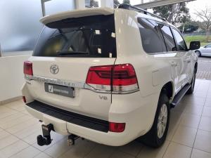 Toyota Land Cruiser 200 4.5D-4D V8 VX-R - Image 2