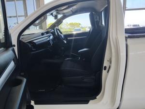 Toyota Hilux 2.4GD-6 single cab 4x4 Raider manual - Image 7