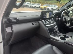 Toyota Land Cruiser 300 3.3D GR-Sport - Image 7