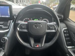 Toyota Land Cruiser 300 3.3D GR-Sport - Image 8
