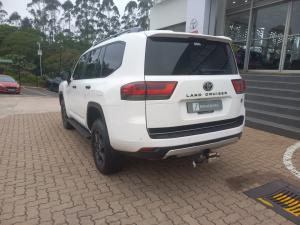 Toyota Land Cruiser 300 3.3D GR-Sport - Image 19
