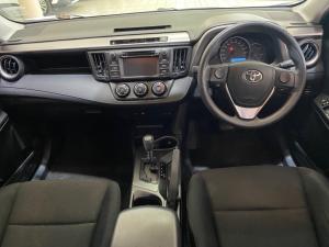 Toyota RAV4 2.0 GX automatic - Image 6