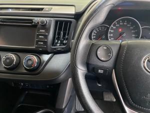 Toyota RAV4 2.0 GX automatic - Image 9