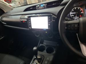 Toyota Hilux 2.4 GD-6 Raider 4X4 automaticD/C - Image 12