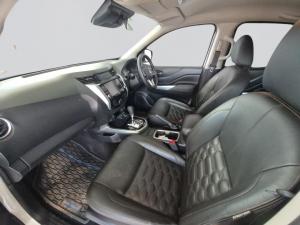 Nissan Navara 2.5DDTI LE/LE Plus automatic D/C - Image 3