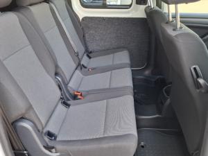 Volkswagen Caddy Maxi 2.0TDI crew bus - Image 10