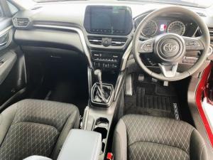 Toyota Urban Cruiser 1.5 XR manual - Image 8