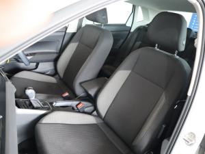 Volkswagen Polo hatch 1.0TSI Life auto - Image 46
