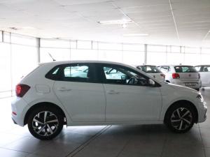 Volkswagen Polo hatch 1.0TSI Life auto - Image 6