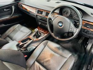 BMW 320i - Image 5