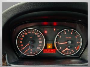 BMW 320i - Image 6