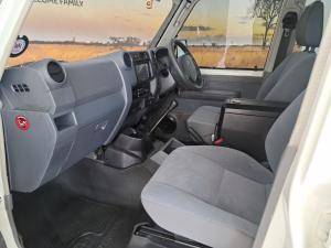 Toyota Land Cruiser 79 4.5D-4D V8 double cab LX - Image 7