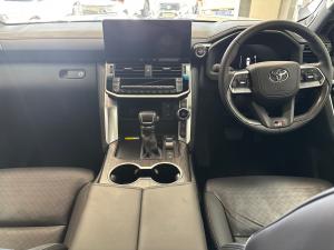 Toyota Land Cruiser 300 3.5T GR-Sport - Image 6