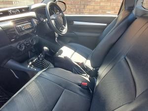 Toyota Hilux 2.0 single cab S (aircon) - Image 7