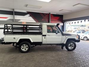 Toyota Land Cruiser 79 4.5D-4D LX V8 single cab - Image 3