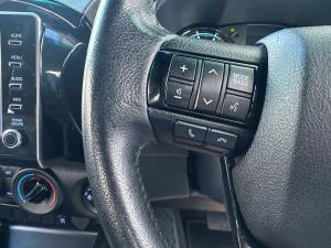 Toyota Hilux 2.4GD-6 double cab Raider manual - Image 10