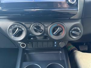 Toyota Hilux 2.4GD-6 double cab Raider manual - Image 14