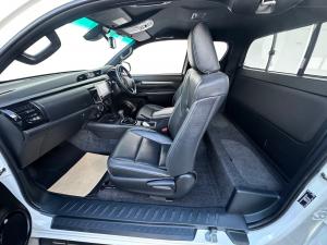 Toyota Hilux 2.4GD-6 double cab Raider manual - Image 16