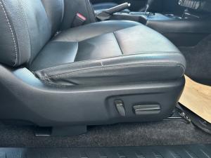 Toyota Hilux 2.4GD-6 double cab Raider manual - Image 17