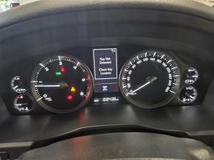 Toyota Land Cruiser 200 4.5D-4D V8 VX-R - Image 10