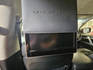 Toyota Land Cruiser 200 4.5D-4D V8 VX-R - Image 14
