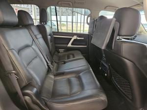 Toyota Land Cruiser 200 4.5D-4D V8 VX-R - Image 19