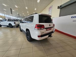 Toyota Land Cruiser 200 4.5D-4D V8 VX-R - Image 23