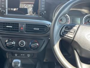 Hyundai Grand i10 1.0 Premium hatch - Image 9