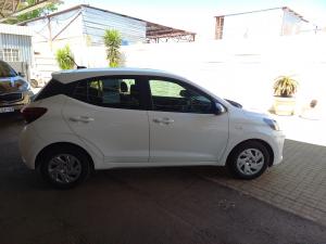 Hyundai Grand i10 1.2 Premium hatch - Image 3