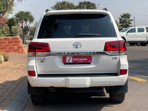 Toyota Land Cruiser 200 4.5D-4D V8 VX-R - Image 5