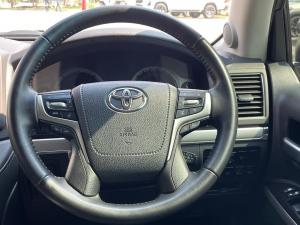 Toyota Land Cruiser 200 4.5D-4D V8 VX-R - Image 8