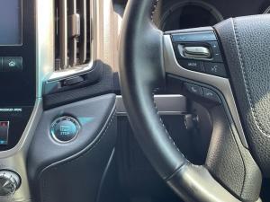 Toyota Land Cruiser 200 4.5D-4D V8 VX-R - Image 9