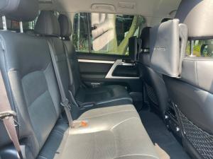 Toyota Land Cruiser 200 4.5D-4D V8 VX-R - Image 13