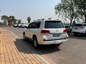 Toyota Land Cruiser 200 4.5D-4D V8 VX-R - Image 15