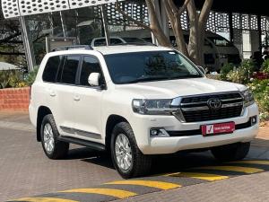 Toyota Land Cruiser 200 4.5D-4D V8 VX-R - Image 1
