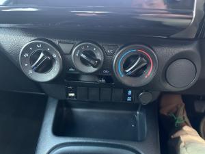 Toyota Hilux 2.4GD-6 double cab Raider manual - Image 14