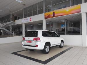 Toyota Land Cruiser 200 4.5D-4D V8 VX - Image 2