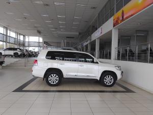 Toyota Land Cruiser 200 4.5D-4D V8 VX - Image 3