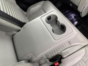 Land Rover Discovery 3.0 TD6 HSE Luxury - Image 12
