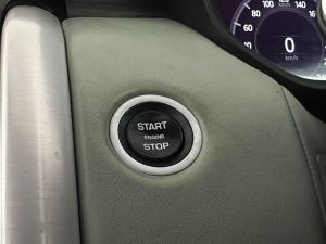 Land Rover Discovery 3.0 TD6 HSE Luxury - Image 9