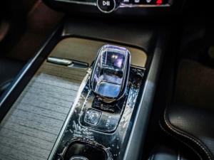 Volvo XC60 T8 Recharge AWD Plus Dark - Image 8