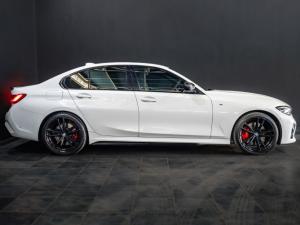 BMW 3 Series 320i Mzansi Edition - Image 2