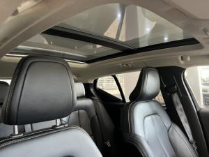 Volvo XC40 D4 AWD Momentum - Image 3