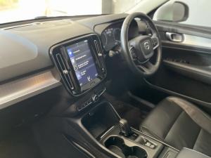 Volvo XC40 D4 AWD Momentum - Image 4